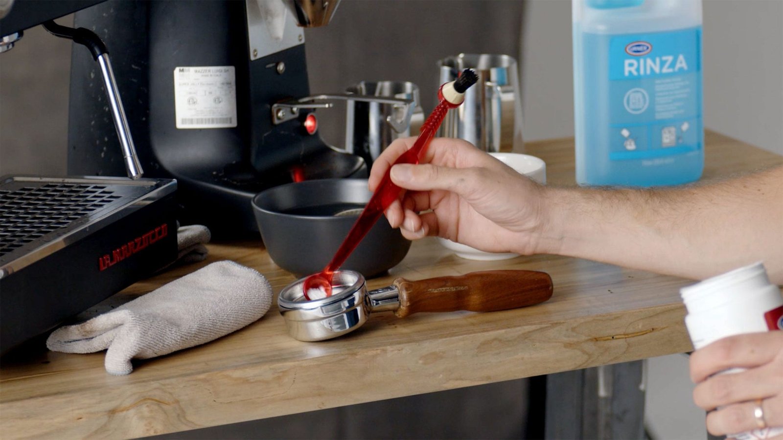 How to Clean Espresso Machine: Easy Steps for a Perfect Brew - KitchenAbly