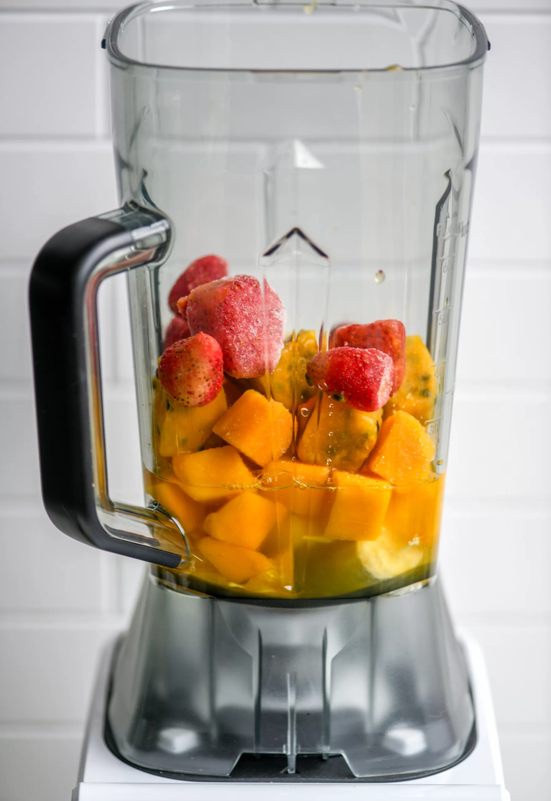 How to Make a Smoothie With a Blender: Easy, Quick & Delicious Tips ...